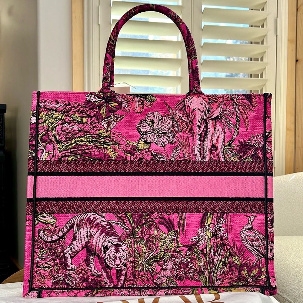 ⭐️RARE⭐️Christian Dior Large Book Tote Embroidered Fuschia Ltd. Edition FULL SET - Picture 5 of 17